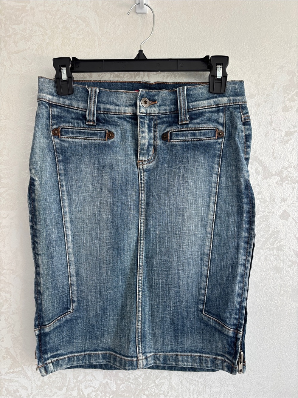 Guess denim stretch mini skirt with side zippers Size 26